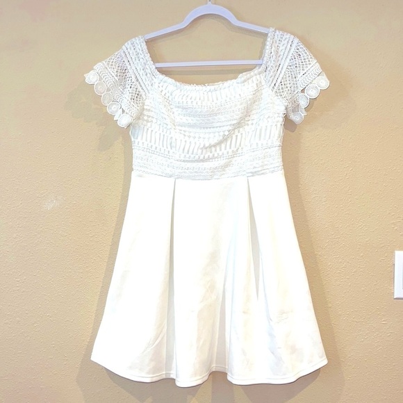 Francescas white lace fit flare zipper skater dress size medium - Picture 1 of 5